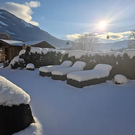 Luxus Almhuette 아파트 *