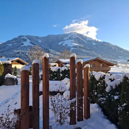 Luxus Almhuette 아파트 *